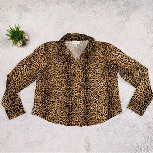 Cheetah print long sleeve petite top